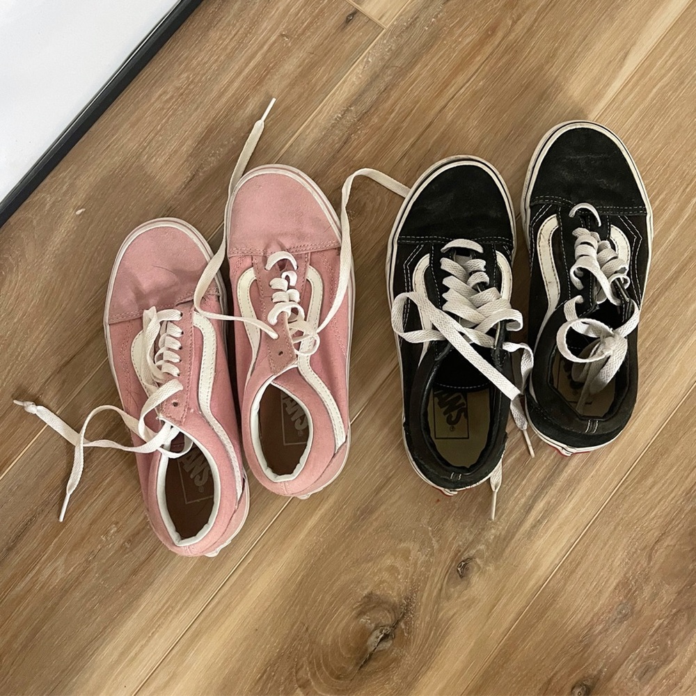 BLACK VANS